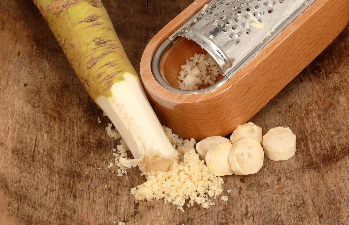 Grated horseradish root to prepare a medicinal massage for lumbar osteochondrosis